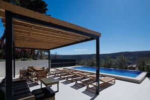 Outdoor pool, a heated pool - Villa Flora (Srinjine)