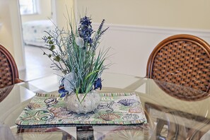 Dining - Sunny Getaway: Easy Access to Orlando & the Shore! (Leesburg)