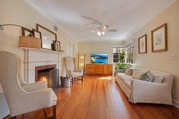 Smart TV, fireplace - Home away from home in the heart of charming Winter Park! (Winter Park)