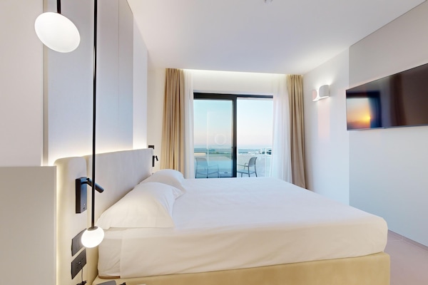 Ropa de cama de alta calidad y minibar