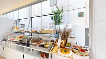 Desayuno continental gratuito y diario