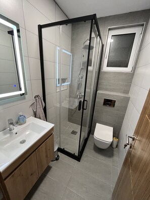 Dusj, håndklær og såpe