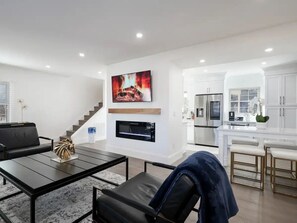 Smart-TV, peis, bøker og printere