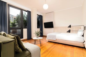 Studio with Terrace | Individually decorated, individually furnished, desk, laptop workspace