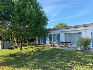 Outdoor dining - Maison D'oléron à 400m de la mer (St Georges d'Oleron)