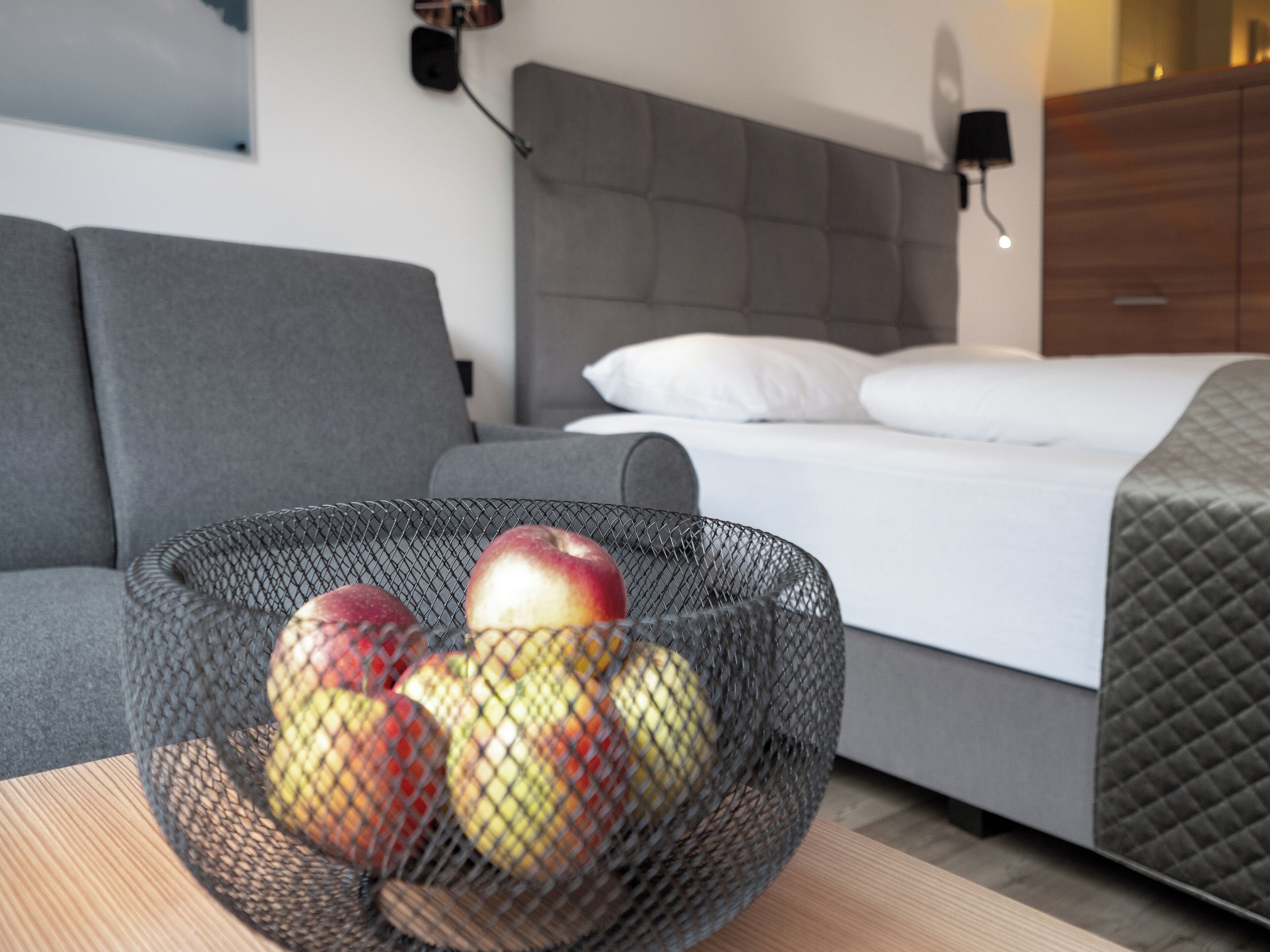 Belmonte Modern Double | Escritorio, espacio para trabajar con laptop y wifi gratis 