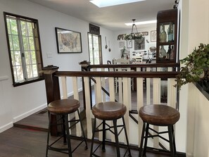 Dining - Chic cabin-New listing, low cleaning fees, early check-in/pay in 2 payments! (Lake Arrowhead)