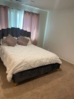 3 chambres, fer et planche à repasser, Wi-Fi gratuit, draps fournis