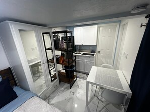 1 dormitorio, tabla de planchar con plancha, wifi