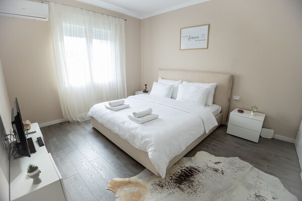 1 bedroom, iron/ironing board, WiFi, bed sheets - Lake City Apartment
(Tirana)