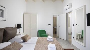 3 bedrooms, in-room safe, iron/ironing board, travel crib