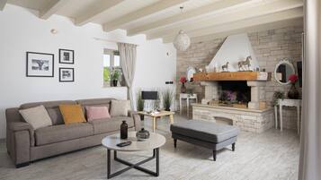 TV, tavolo da ping pong