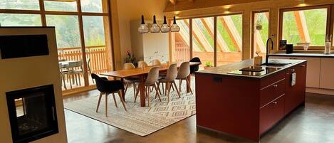 Frigorifero, forno, piano cottura, lavastoviglie