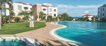 Beachfront Oasis | Balcony Sunsets | Fast WiFi | 3 Pools + Waterpark