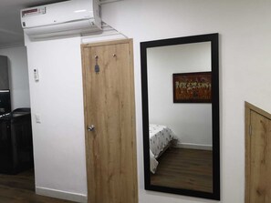 1 habitación, tabla de planchar con plancha, wifi y ropa de cama 