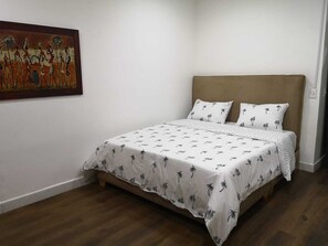 1 habitación, tabla de planchar con plancha, wifi y ropa de cama 