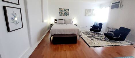 1 quarto, escrivaninha, Wi-Fi, roupa de cama