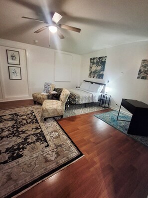 1 bedroom, desk, WiFi, bed sheets