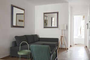 Basic Apartment | Living area - My Address in Sant Antoni (Barcelona)