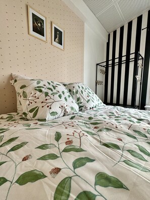 1 bedroom, desk, iron/ironing board, WiFi