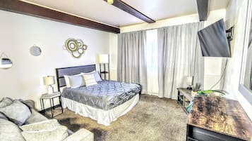 Habitación Deluxe | Edredones de plumas, colchones viscoelásticos, escritorio