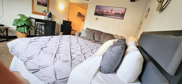 Classic Room - Aisling Suites-The Midtown (Great Falls)