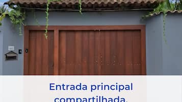 Pintu masuk properti