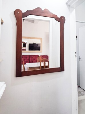 Departamento, 1 habitación, lanai, vista al jardín | 1 habitación, wifi gratis y ropa de cama 