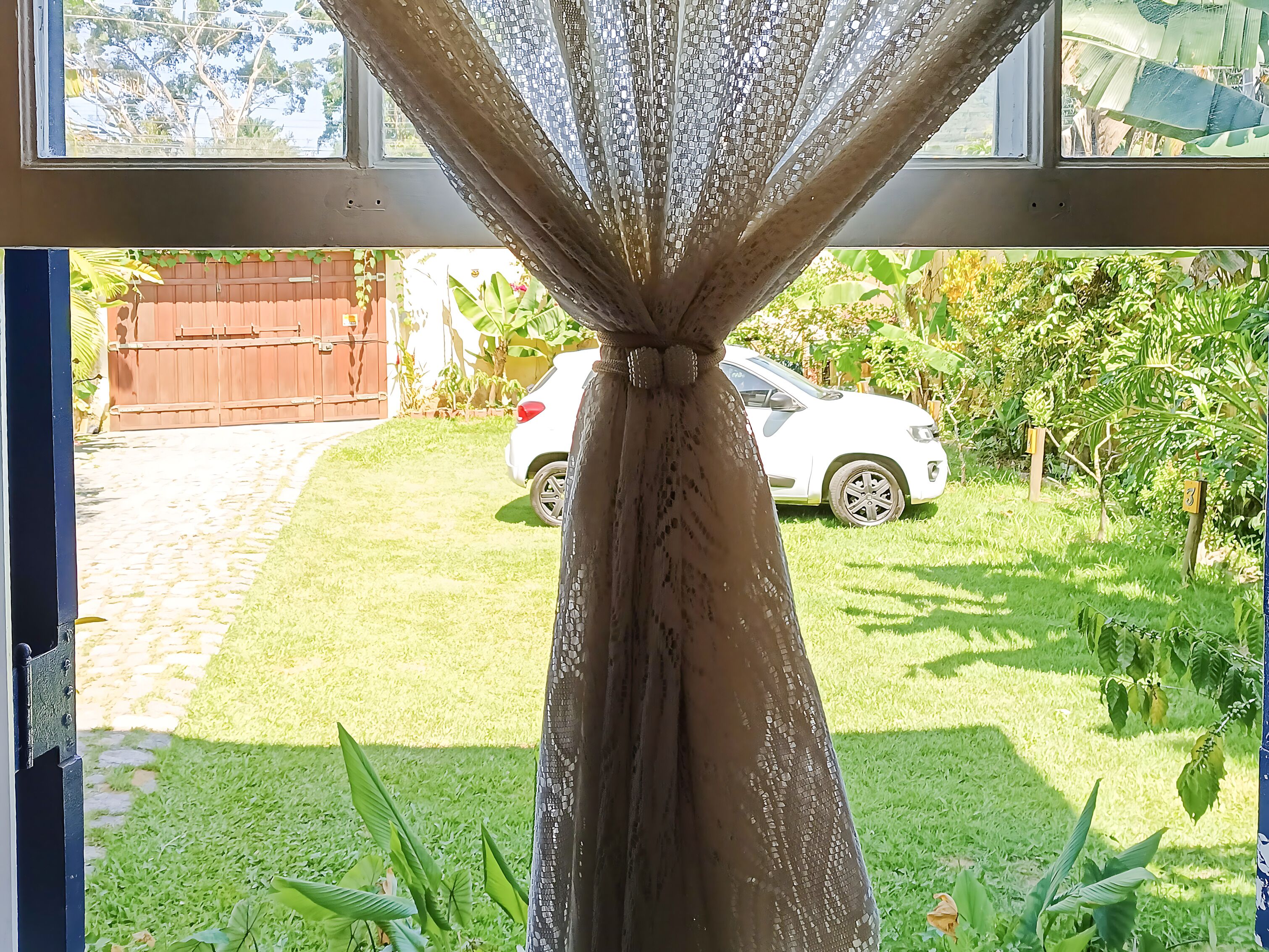 Suíte, 1 cama Queen, vista para o jardim, no piso térreo | 1 quarto, Wi-Fi de cortesia, roupa de cama