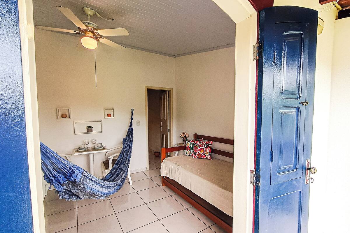 Apartment, 1 Queen Bed, Balcony, Garden View | Living area