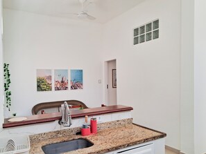 Apartment, 1 Queen Bed with Sofa bed, Kitchen, Ground Floor | Private kitchen | Microwave, stovetop, cookware/dishes/utensils, cleaning supplies - Flats Jardim de Ramos Paraty (Paraty)