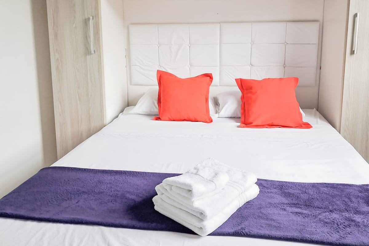 LÀgenhet - 1 queensize-sÀng - balkong - utsikt mot trÀdgÄrden | 1 sovrum, gratis wi-fi och sÀngklÀder