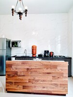 Apartamento, 1 quarto, varanda coberta, vista para o jardim | Cozinha privada | Micro-ondas