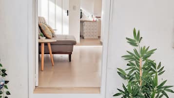 Departamento, 1 cama Queen size y sofá cama, vista al patio, planta baja | Área de sala de estar