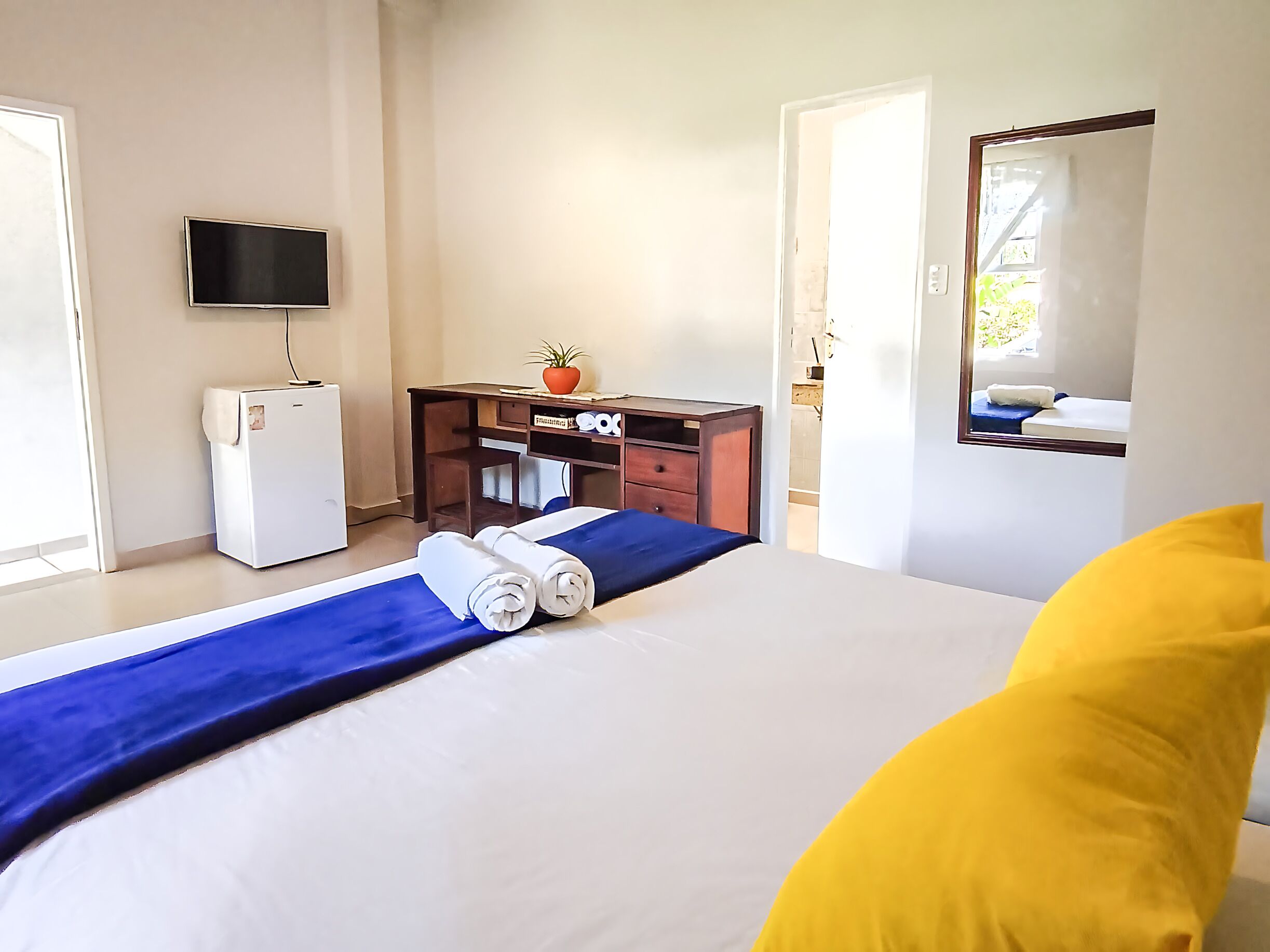 Suite, 1 Queen Bed, Garden View, Ground Floor