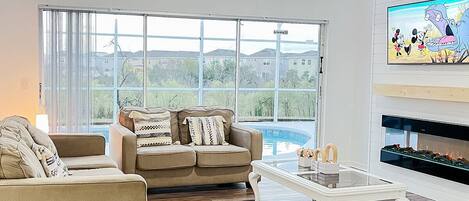 Smart TV, fireplace