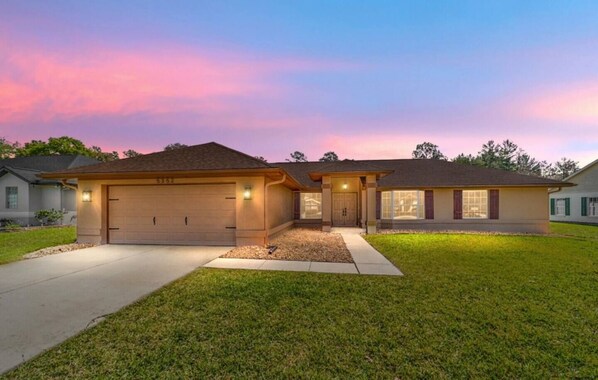 Exterior - Quiet, peaceful neighborhood. Newly renovated home no Pet fees! (Ocala)