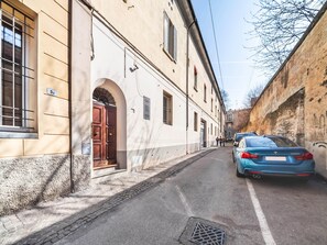 Front of property - Studio flat- Vicolo Stradellaccio (Bologna)