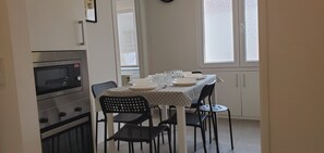 Dining - Céntrico Apto en Gijón con Garaje y Wifi (Gijón)