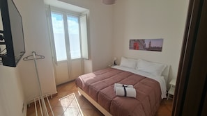 2 quartos, ferros/tábuas de passar roupa, Wi-Fi, roupa de cama