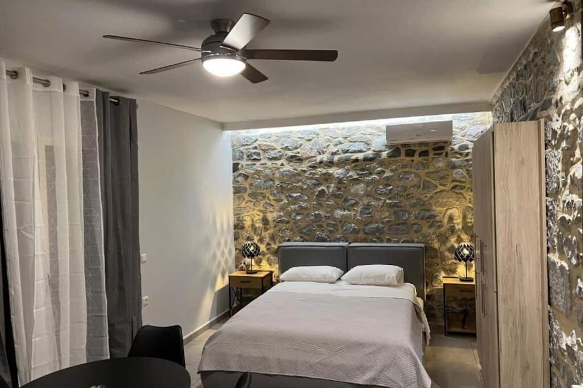 Studio Superior, quang cảnh vườn | Bàn ủi/dụng cụ ủi quần áo, nôi (giường cho trẻ sơ sinh) miễn phí 