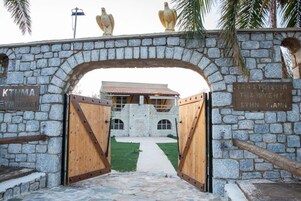 Fachada de la propiedad