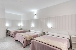 Family Room - Altadomus Roma Guesthouse (Rome)