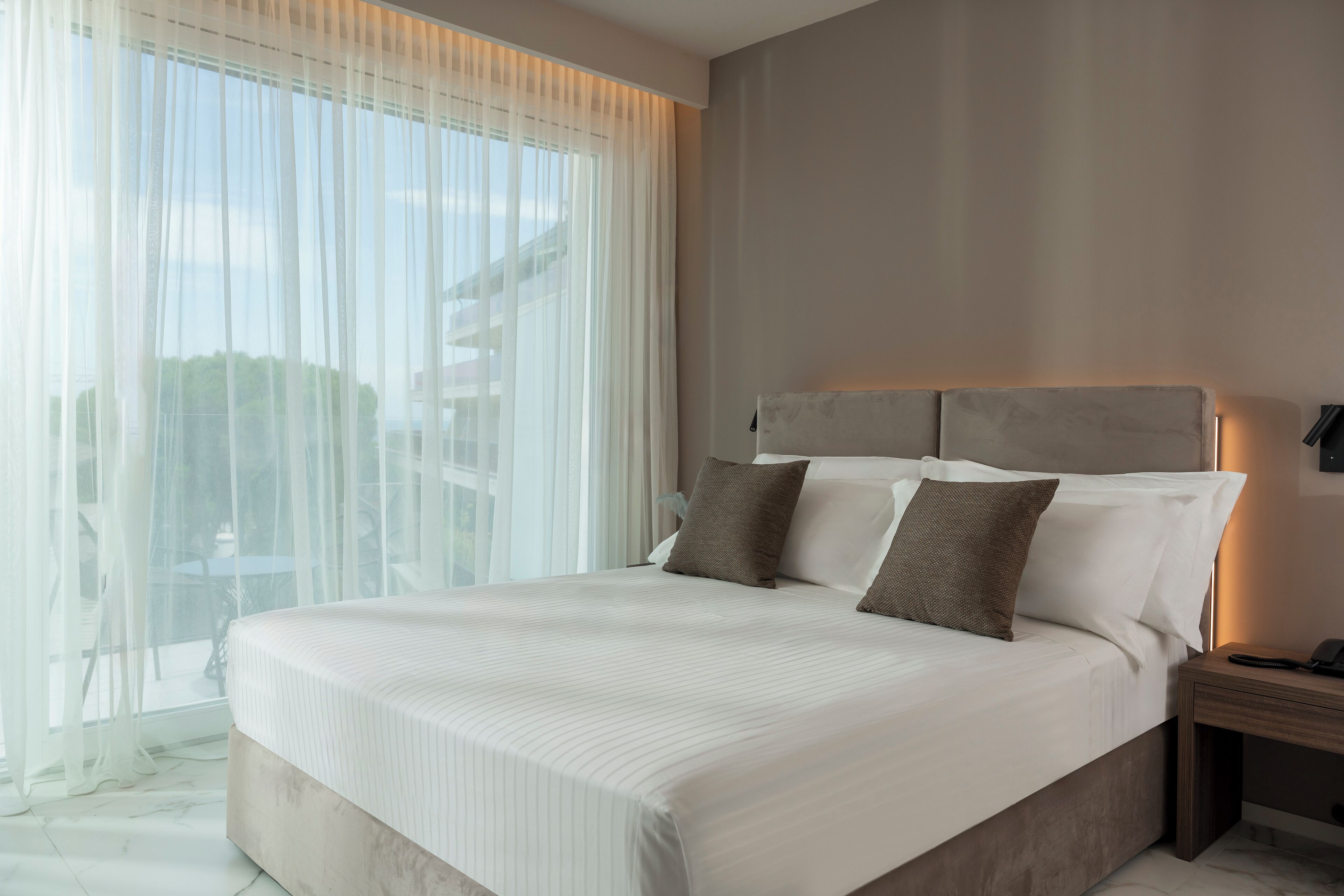 In-room safe, free WiFi