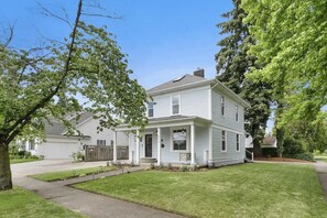 Exterior - Vintage House on Main St
(Hillsboro)