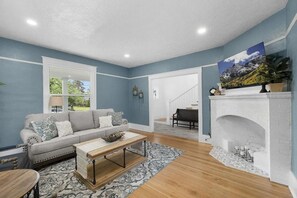 Smart TV - Vintage House on Main St
(Hillsboro)