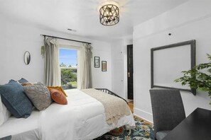 4 bedrooms, iron/ironing board, WiFi, bed sheets