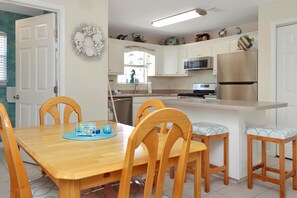 Casa, varias camas (Ocean Breeze) | Restauración