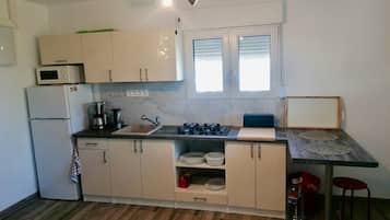 Fridge, microwave, stovetop, coffee/tea maker