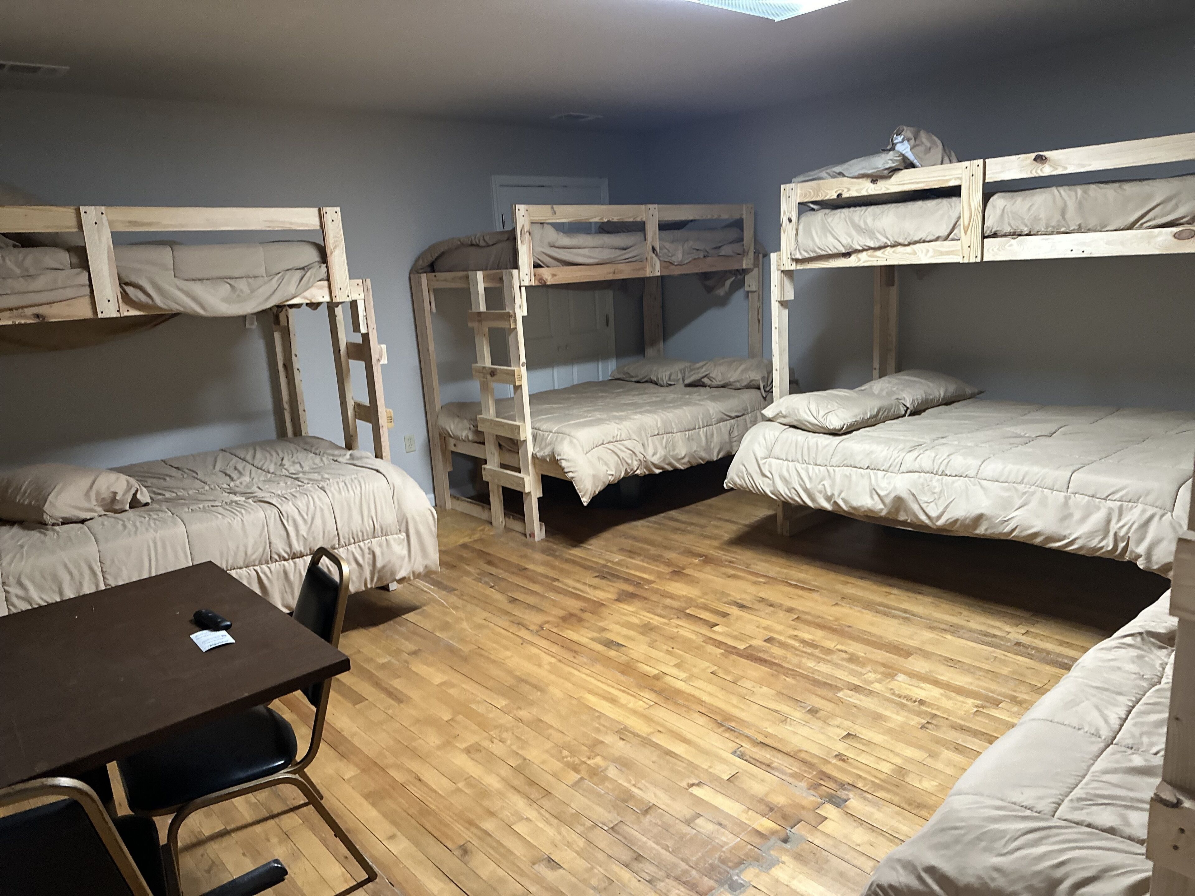 4 camere, Wi-Fi gratuito, lenzuola